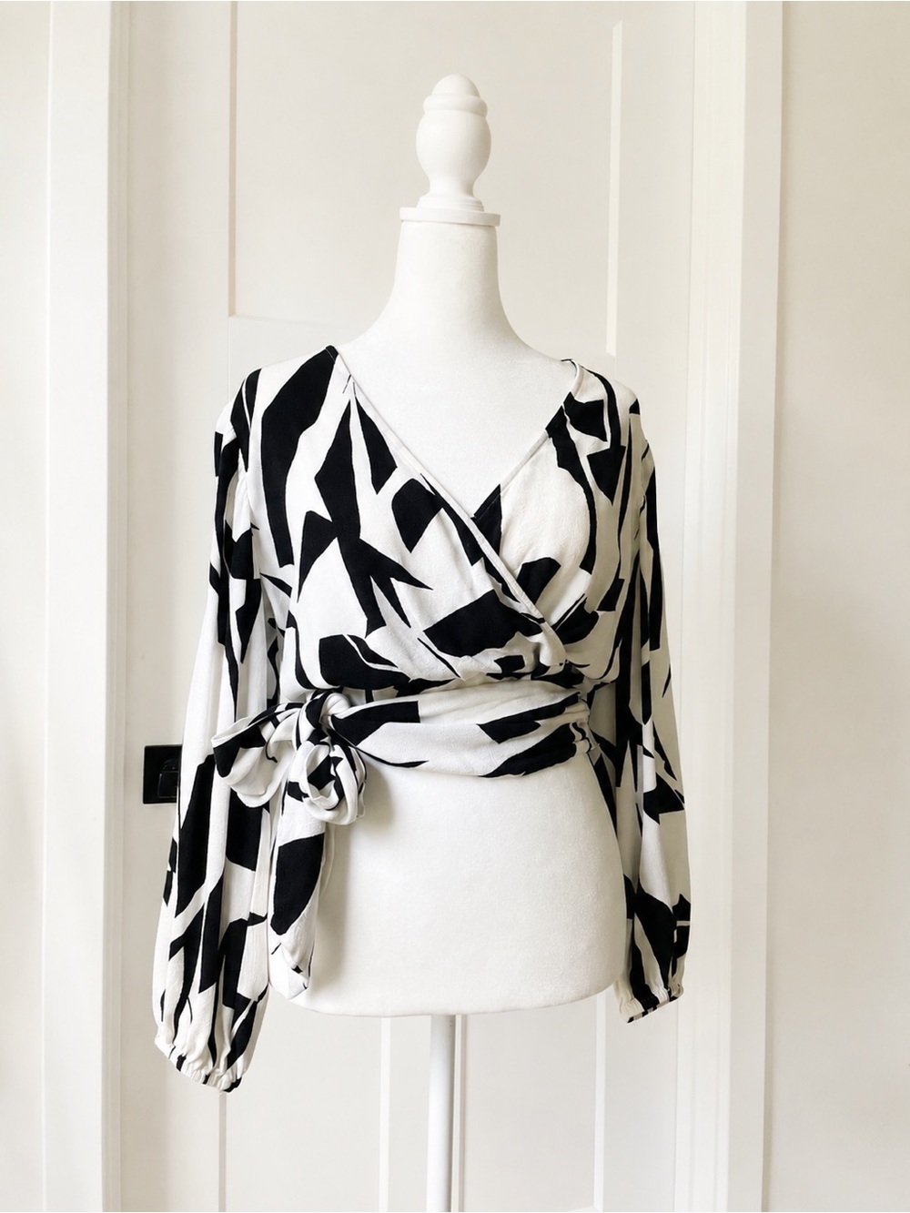 Express Black & White Abstract Tie-Front Top - Long Sleeve